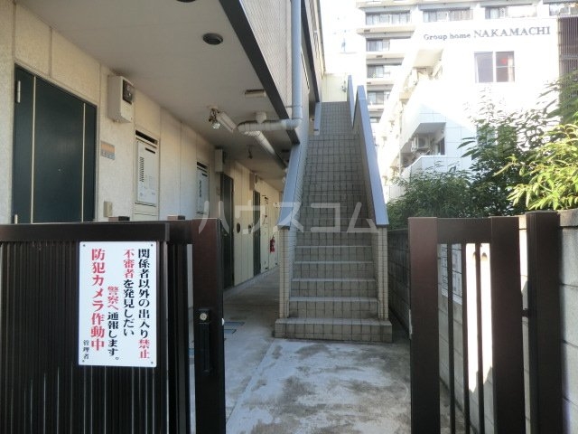 21/30 エントランス