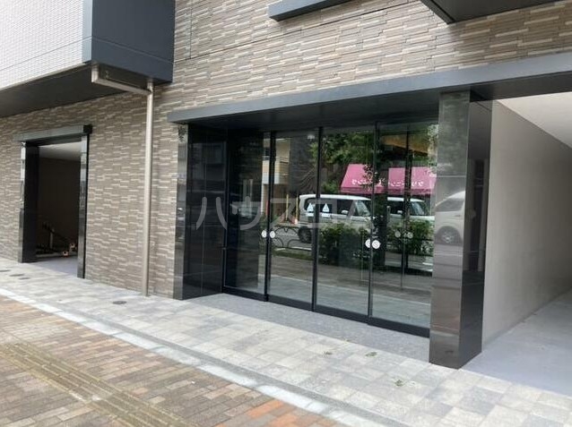 13/18 エントランス