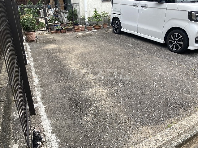 28/30 駐車場