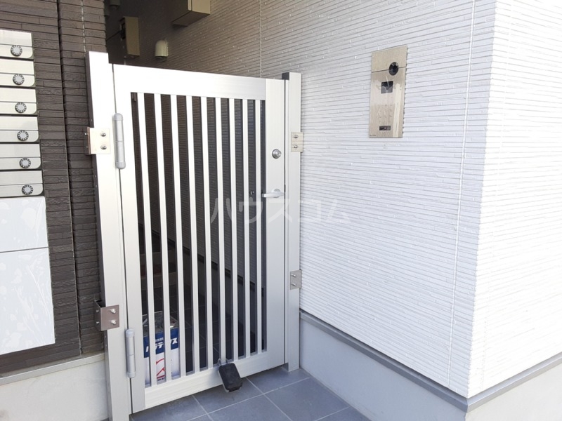 20/23 エントランス