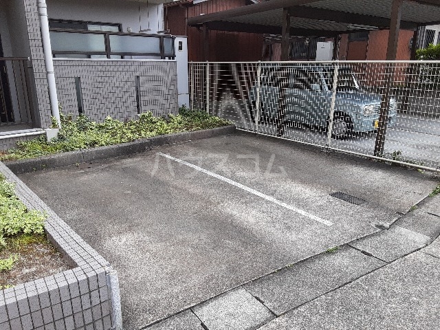 21/26 駐車場