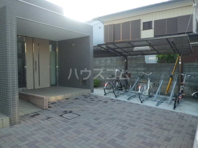 16/27 エントランス