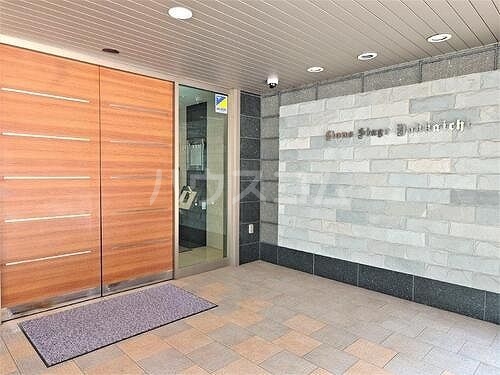 26/30 エントランス