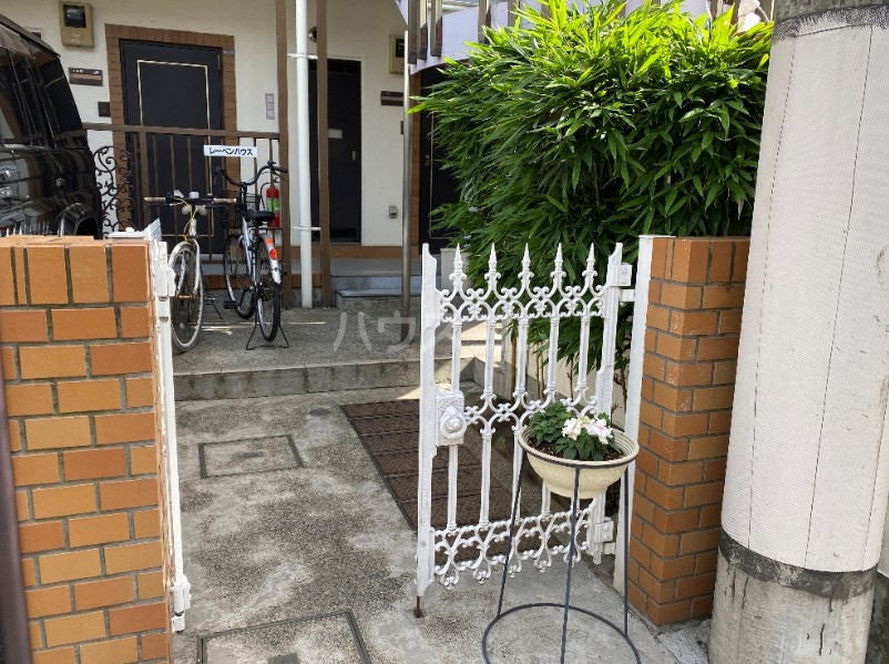 25/30 エントランス