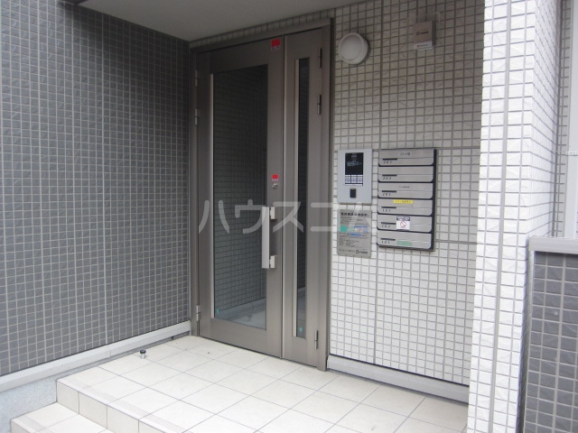 21/30 エントランス