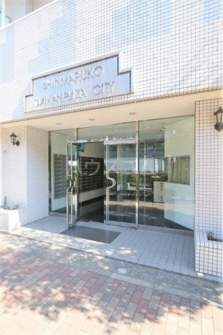 21/27 エントランス