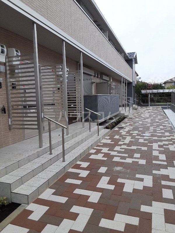 21/30 エントランス