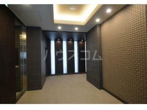 27/27 エントランス