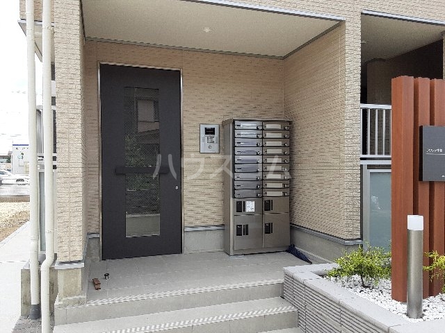 27/30 エントランス