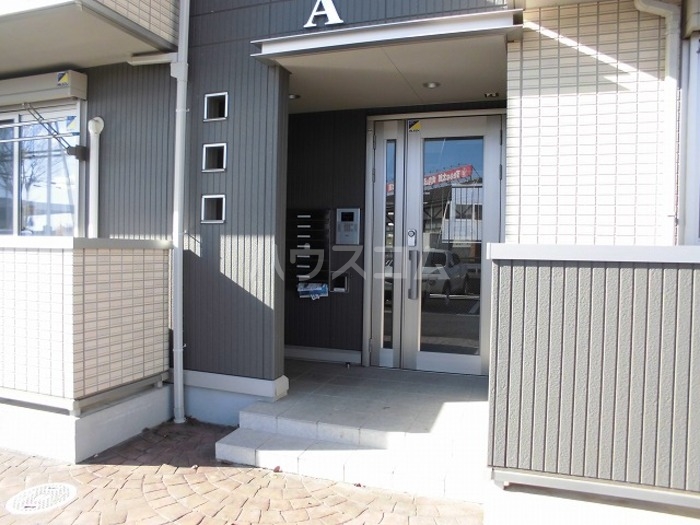 18/26 エントランス