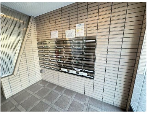 16/21 エントランス