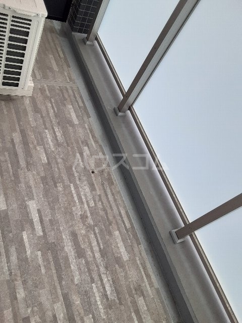 18/28 バルコニー