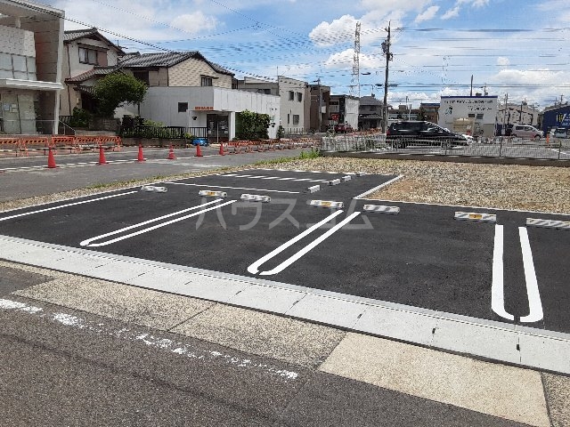 27/30 駐車場
