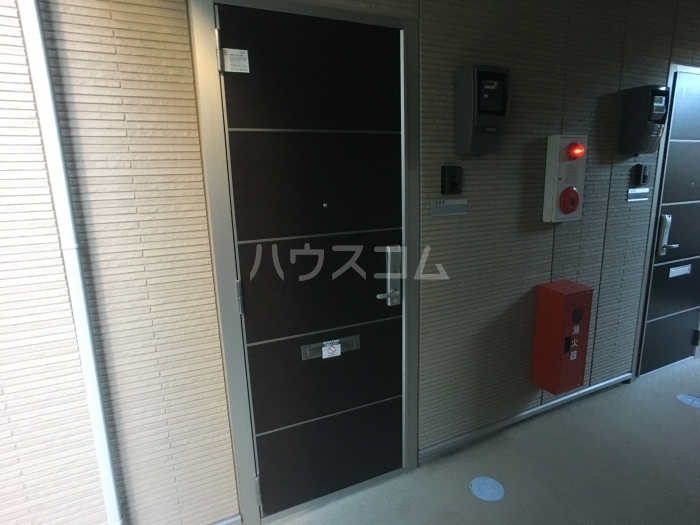 16/23 エントランス