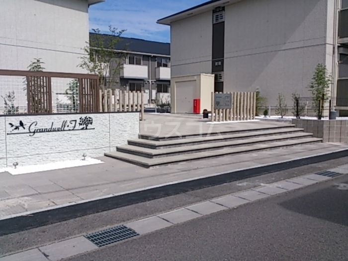 16/18 エントランス