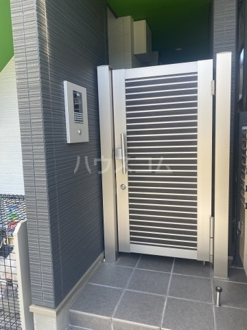 21/30 エントランス