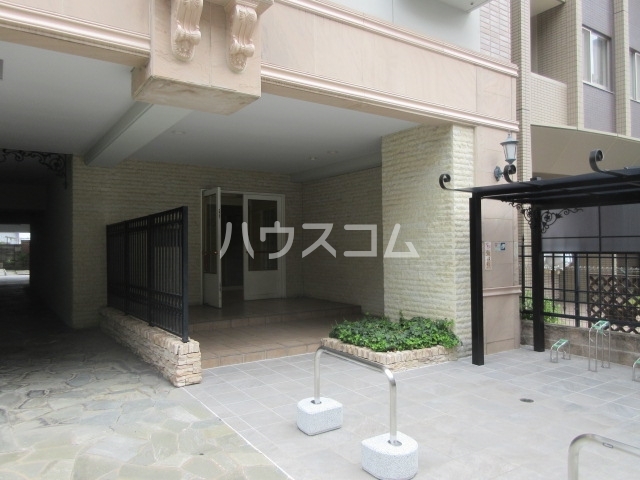 22/30 エントランス