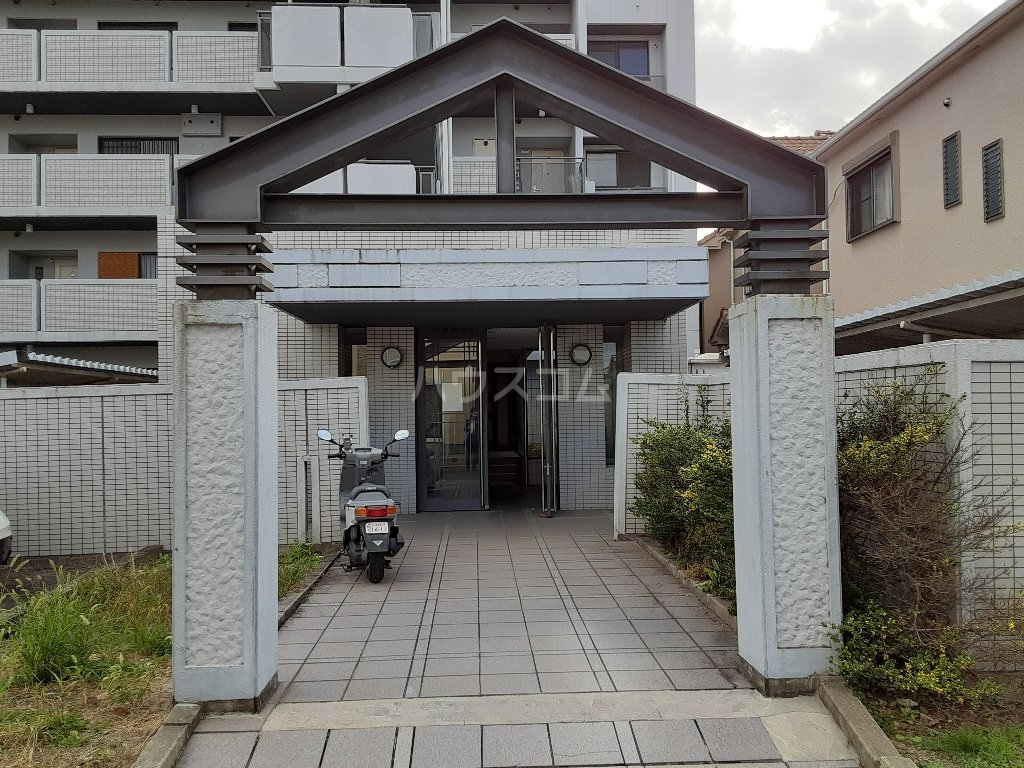 28/30 エントランス