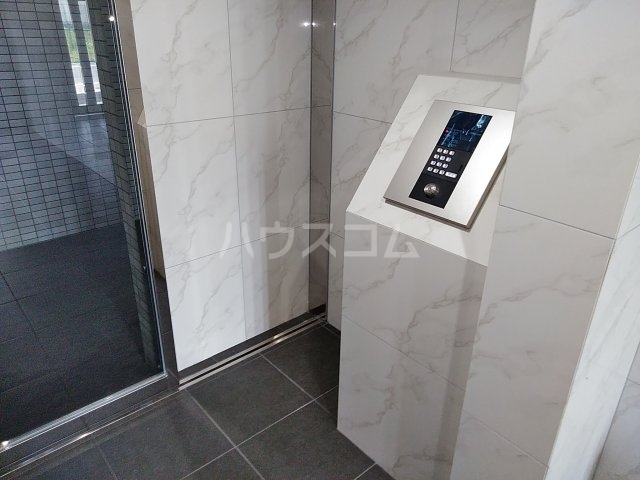 19/26 エントランス