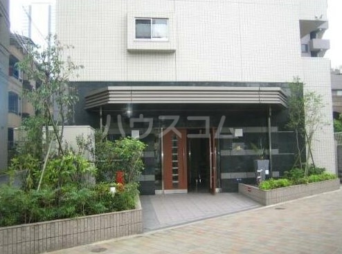 19/30 エントランス