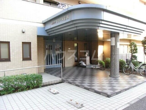 27/30 エントランス