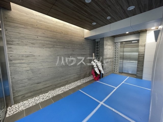 21/30 エントランス