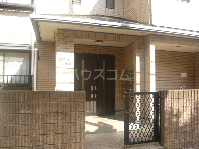 27/30 エントランス