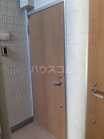 24/30 エントランス