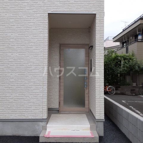 26/28 エントランス