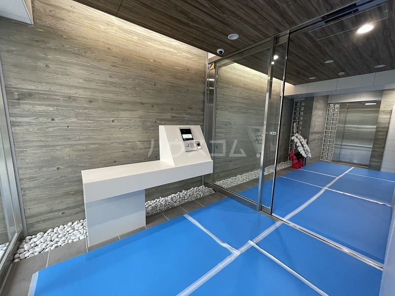 22/30 エントランス