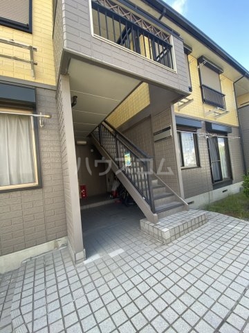 19/27 エントランス