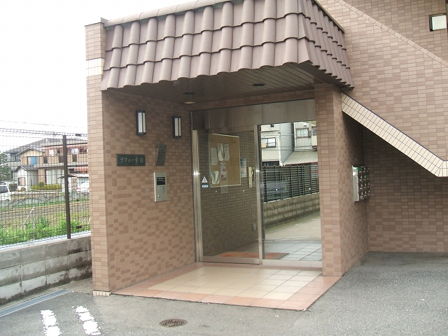 22/30 エントランス