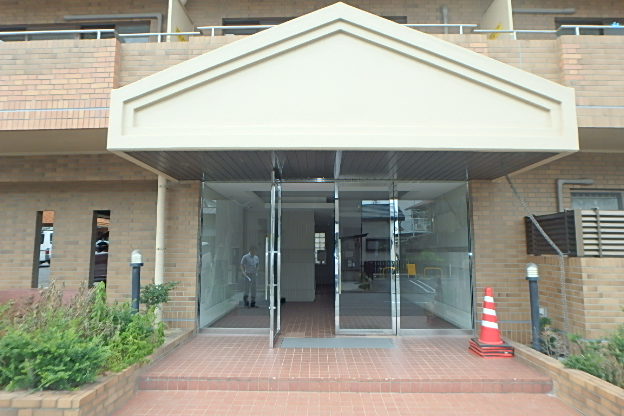 2/4 エントランス