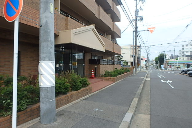 22/23 エントランス