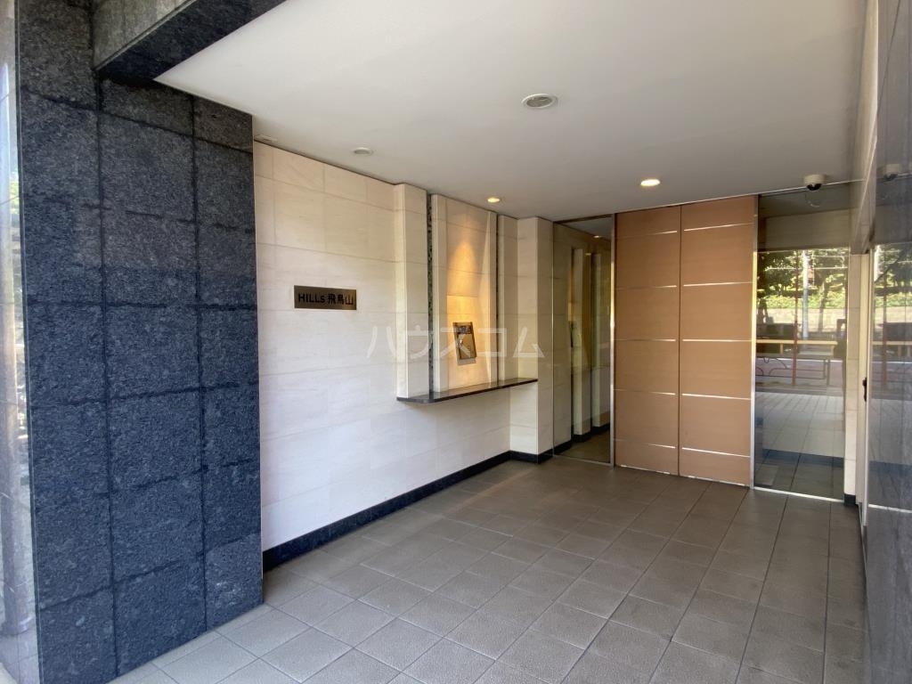 18/25 エントランス