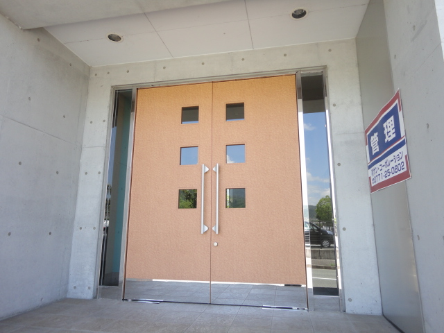 21/26 エントランス