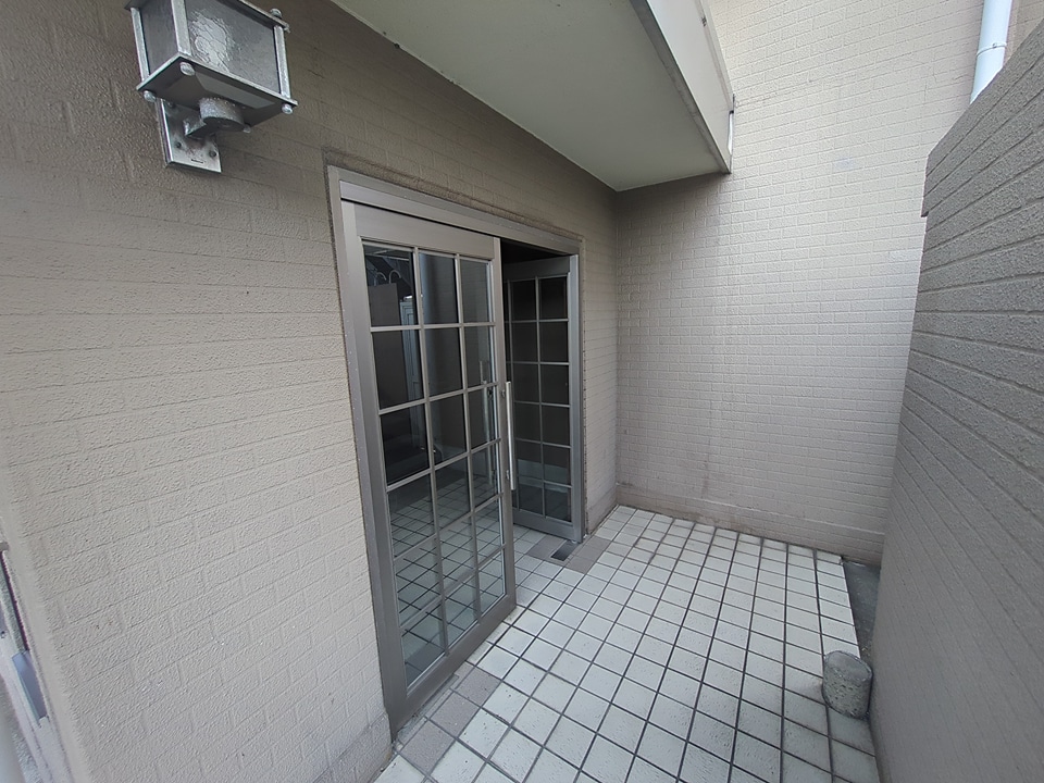 18/27 エントランス