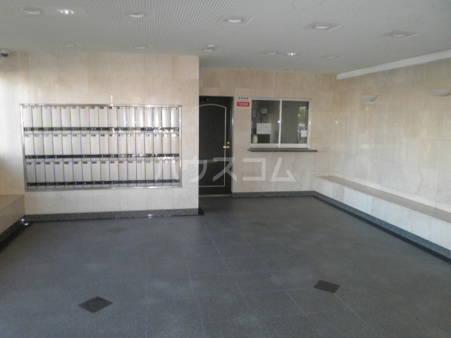 24/26 エントランス