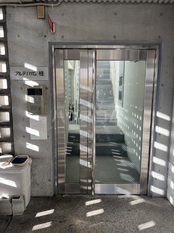 22/30 エントランス