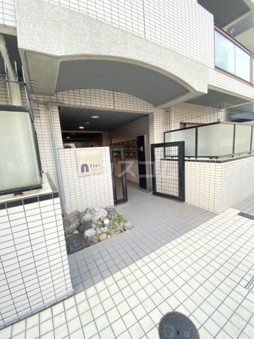 24/30 エントランス