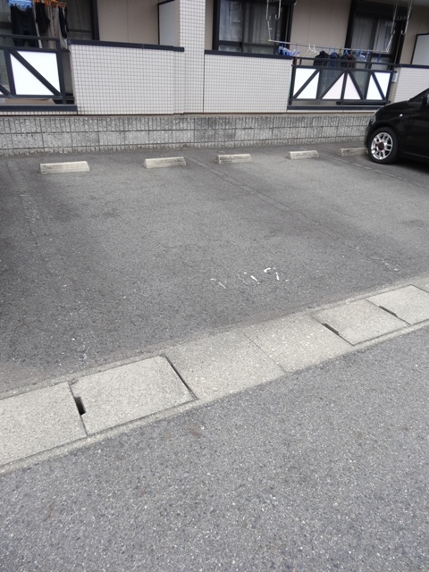 22/25 駐車場