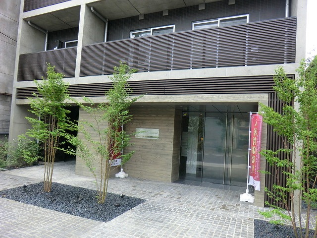 21/30 エントランス