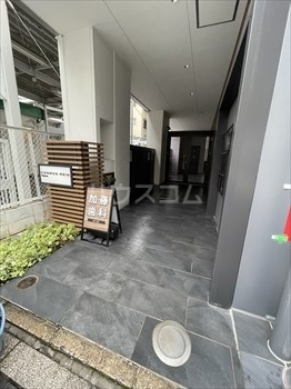 28/30 エントランス