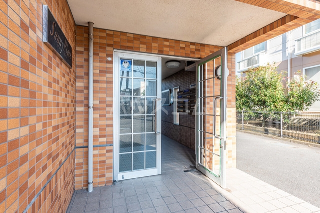 23/29 エントランス