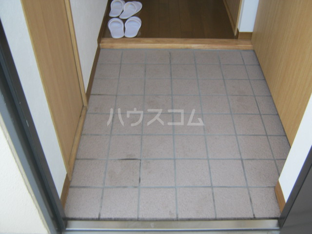 18/23 エントランス