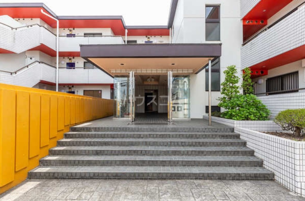 28/30 エントランス