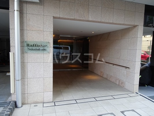 22/26 エントランス