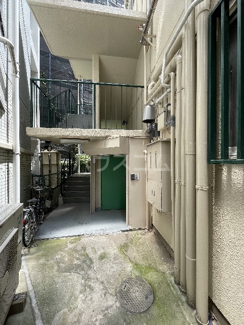 19/27 エントランス