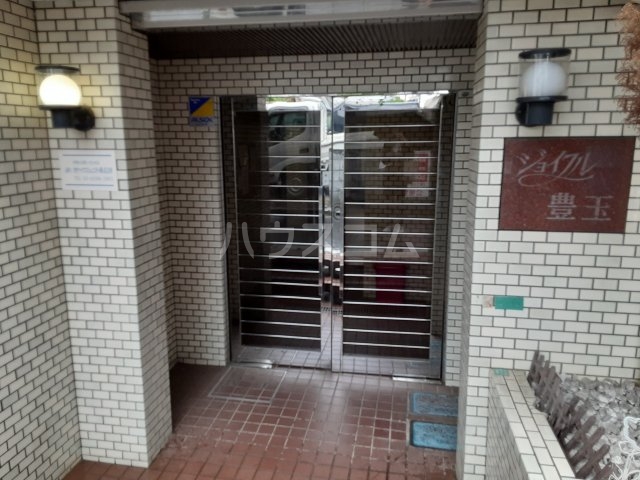 27/30 エントランス