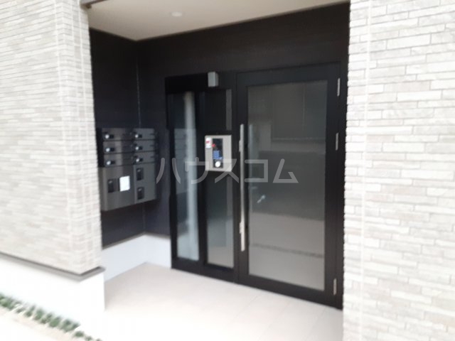 25/29 エントランス